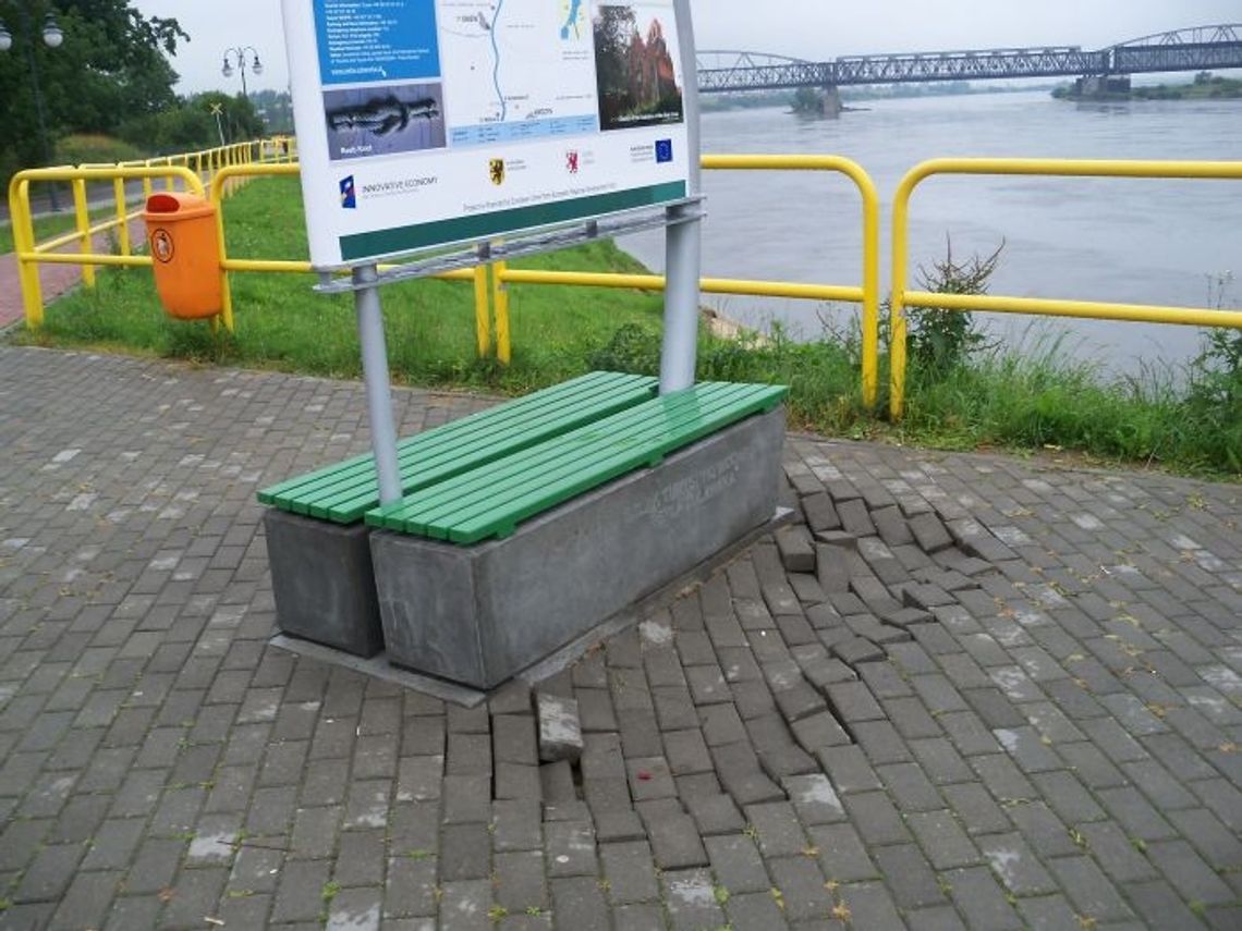 Dziury w chodnikach czekają na naprawę