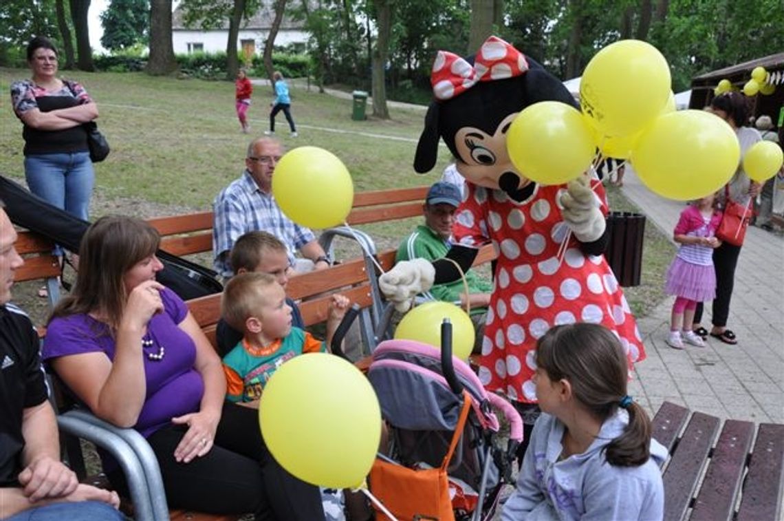 Elvis, trampolina i dmuchane zamki