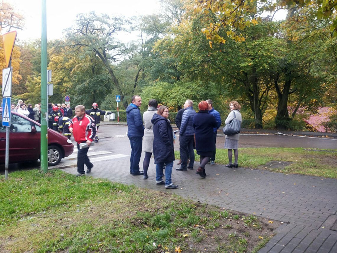 Ewakuacja sądu w Tczewie. Dym, alarm i... udane ćwiczenia Ewakuacja sądu w Tczewie. Dym, alarm i... udane ćwiczenia