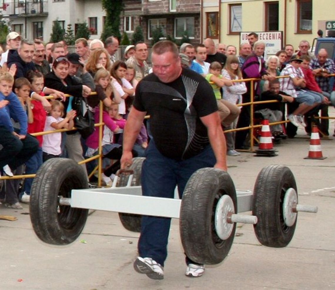 Festyn „Muzycznie w środku lata”. Lokalni atleci na spacerze... farmera Festyn „Muzycznie w środku lata”. Lokalni atleci na spacerze... farmera