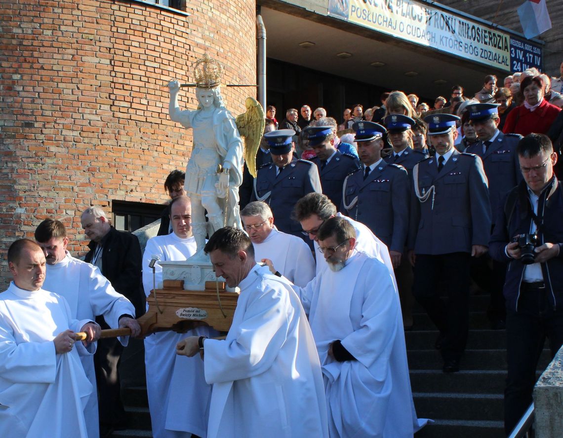 Figura św. Michała Archanioła dotarła do Tczewa. Tłumy w parafii pw. NMP Matki Kościoła 