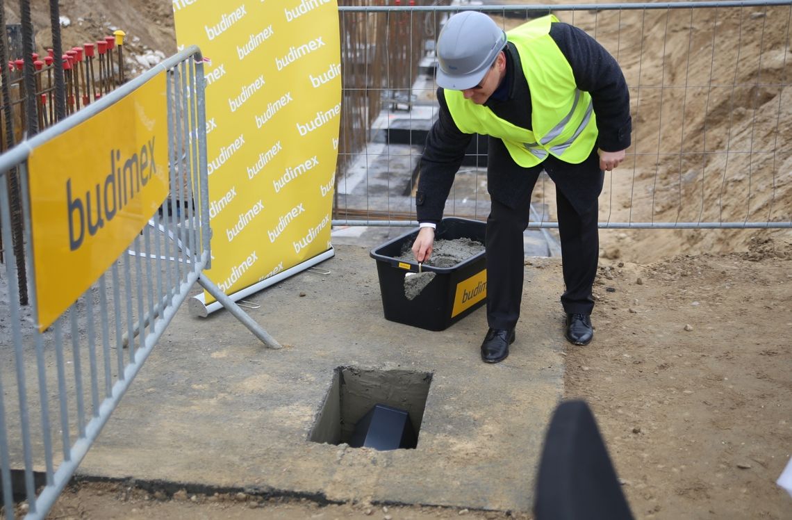 Flex już buduje nową halę produkcyjną. Wmurowano kamień węgielny Flex już buduje nową halę produkcyjną. Wmurowano kamień węgielny