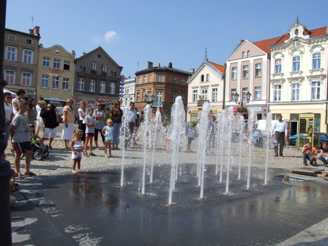 Fontanna już działa. „Tańczący” wodotrysk przy pl. Hallera został oddany do użytku Fontanna już działa. „Tańczący” wodotrysk przy pl. Hallera został oddany do użytku