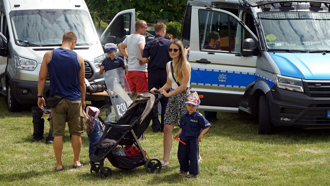 [GALERIA ZDJĘĆ] Policyjny Dzień Otwarty w ZSBiO. Konkursy, testy i prezentacje mundurowych