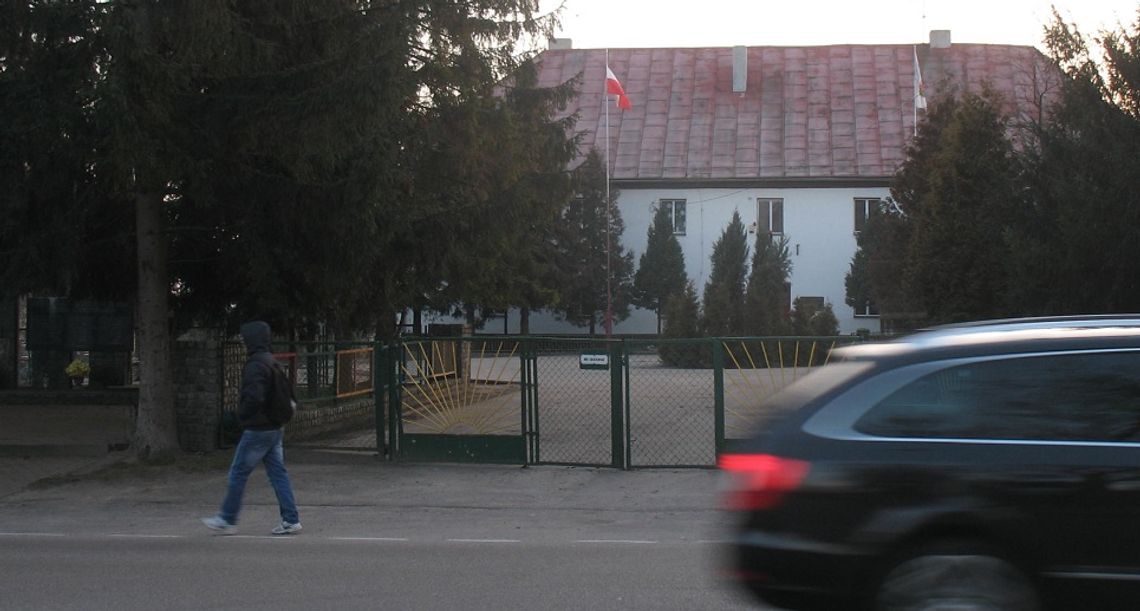 „Gdzie mamy zostawiać auta?!” Mandaty posypały się pod szkołą „Gdzie mamy zostawiać auta?!” Mandaty posypały się pod szkołą