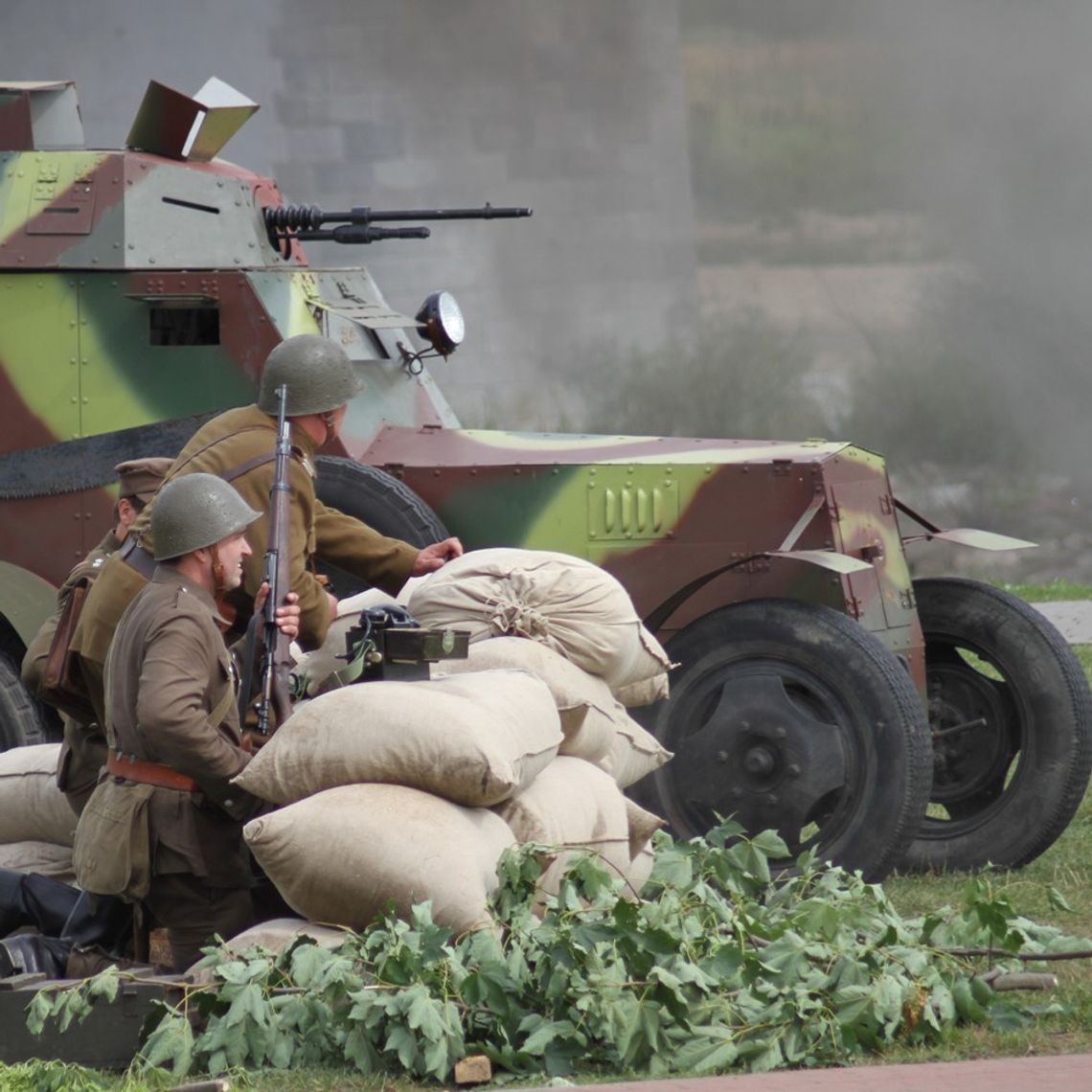 Historia na wyciągnięcie ręki! Dziś na bulwarze Piknik Historyczno-Militarny Historia na wyciągnięcie ręki! Dziś na bulwarze Piknik Historyczno-Militarny