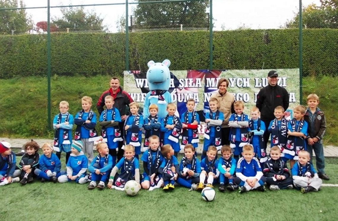 I Ty możesz pomóc młodym piłkarzom!   