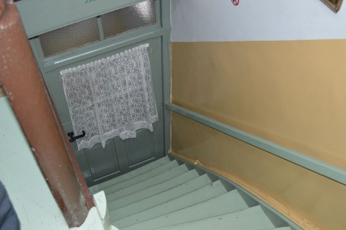 Inwalida mieszka na poddaszu, na 10 metrach kw. Szansa na zamianę? Nie ma Inwalida mieszka na poddaszu, na 10 metrach kw. Szansa na zamianę? Nie ma