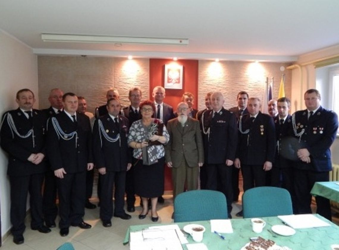 Irena Kasper z Morzeszczyna odchodzi na emeryturę po 41 latach pracy w Urzędzie Gminy. Udzieliła ponad 450 ślubów!