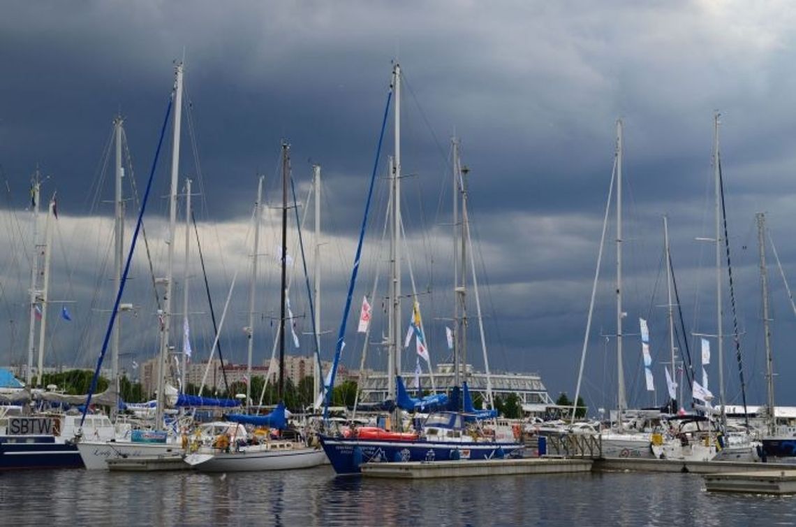 Jacht „Barlovento II” w paradzie żagli w Petersburgu Jacht „Barlovento II” w paradzie żagli w Petersburgu