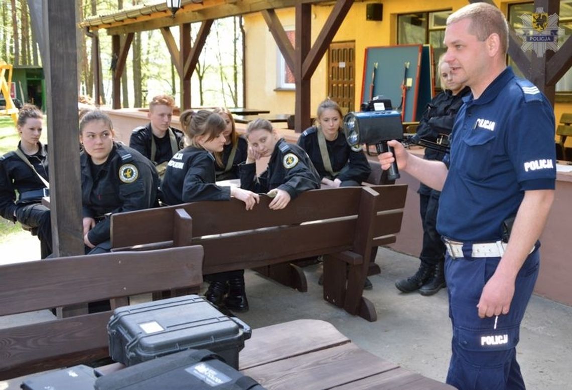 Jak wygląda praca w policji? Mundurowi wyjaśniali Jak wygląda praca w policji? Mundurowi wyjaśniali