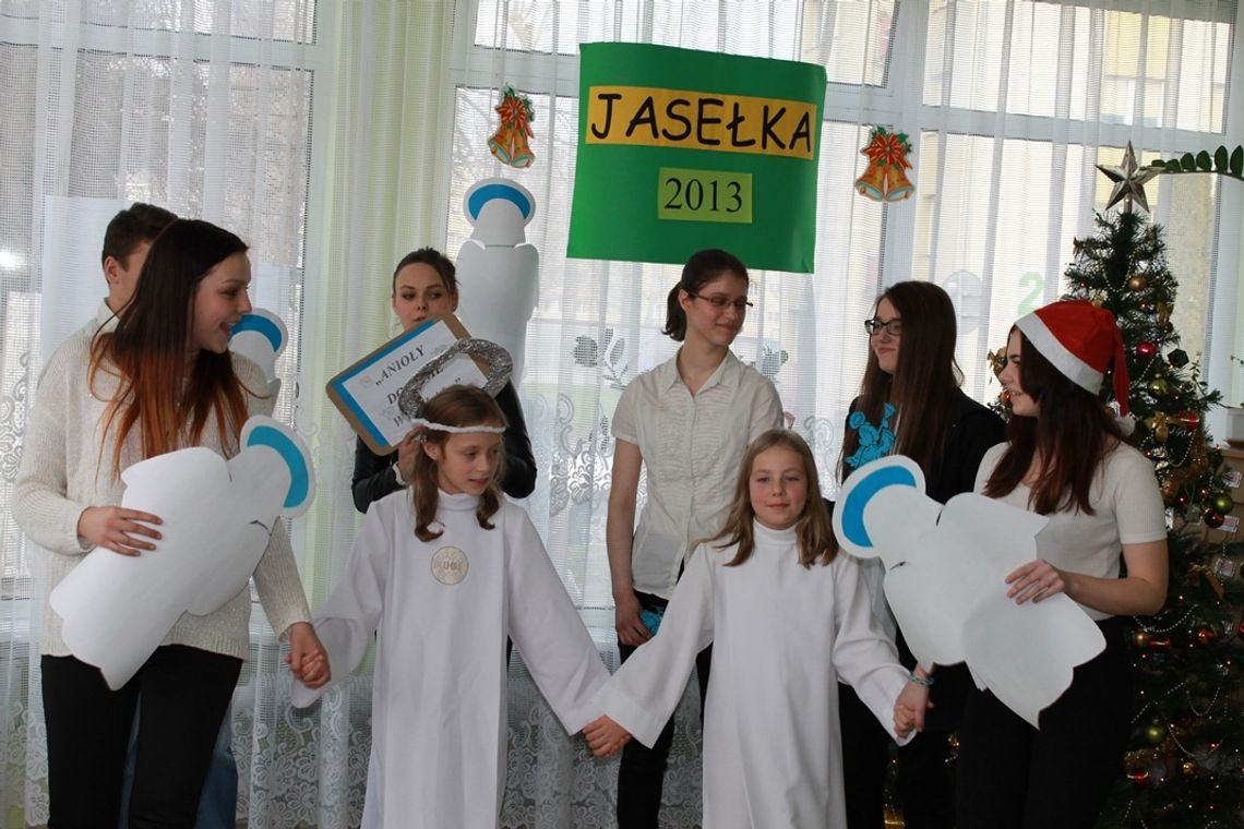 Jasełka w bibliotece. "Anioły są wśród nas" Jasełka w bibliotece. "Anioły są wśród nas"