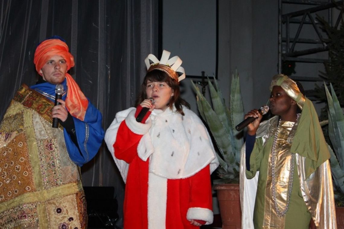 Jasełka z dużą ilością muzyki w kościele pw. św. Maksymiliana Kolbego Jasełka z dużą ilością muzyki w kościele pw. św. Maksymiliana Kolbego