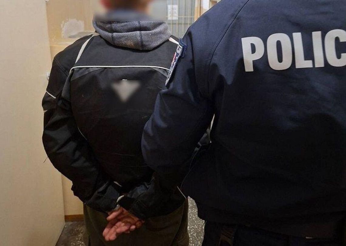 Jechał bez prawa jazdy i badań technicznych. Wpadł z narkotykami