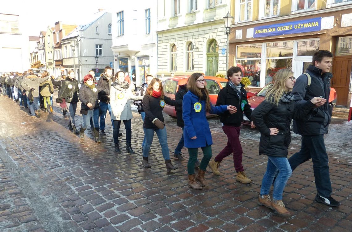 Jutro znów na ulicach zatańczą poloneza
