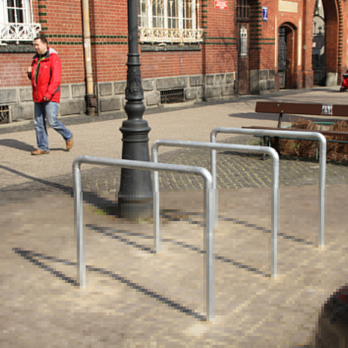 Już są! Nowe stojaki na rowery: przy poczcie, urzędzie oraz MOPS Już są! Nowe stojaki na rowery: przy poczcie, urzędzie oraz MOPS