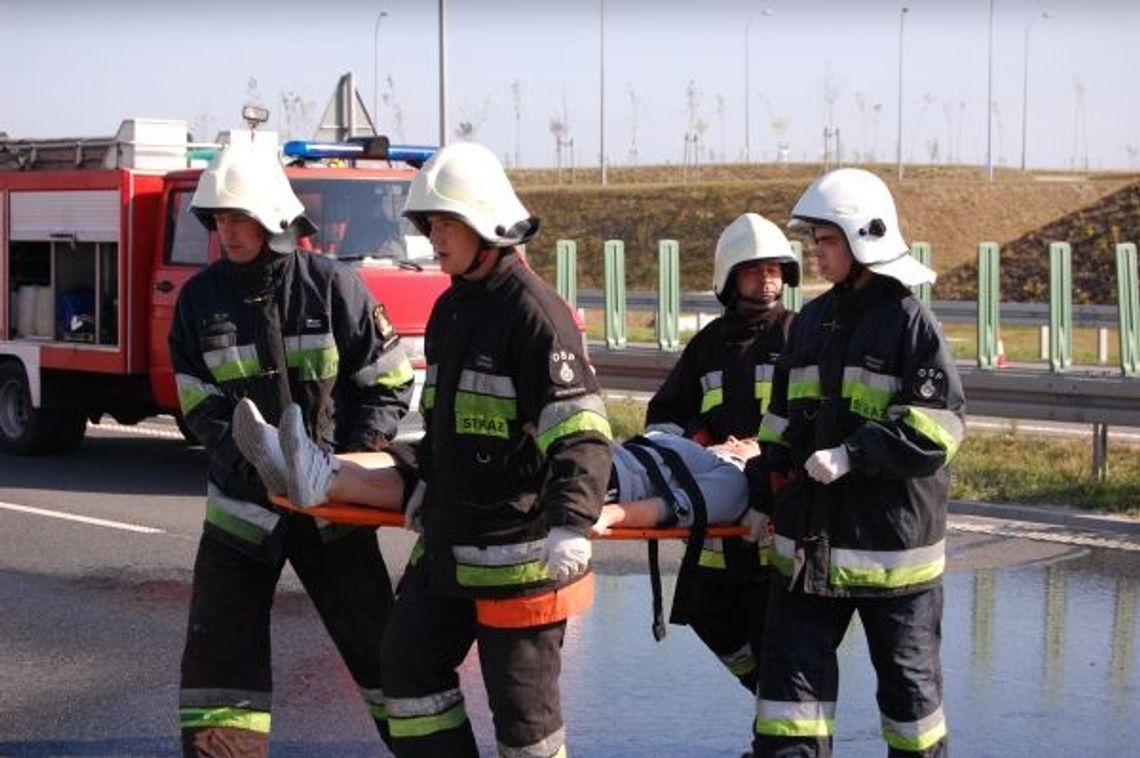 Karambol na autostradzie. Szybka akcja ratutunkowa Karambol na autostradzie. Szybka akcja ratutunkowa
