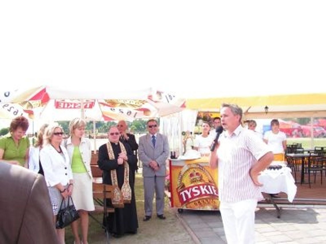 Karczma z alkoholem na nadwiślańskim bulwarze Karczma z alkoholem na nadwiślańskim bulwarze