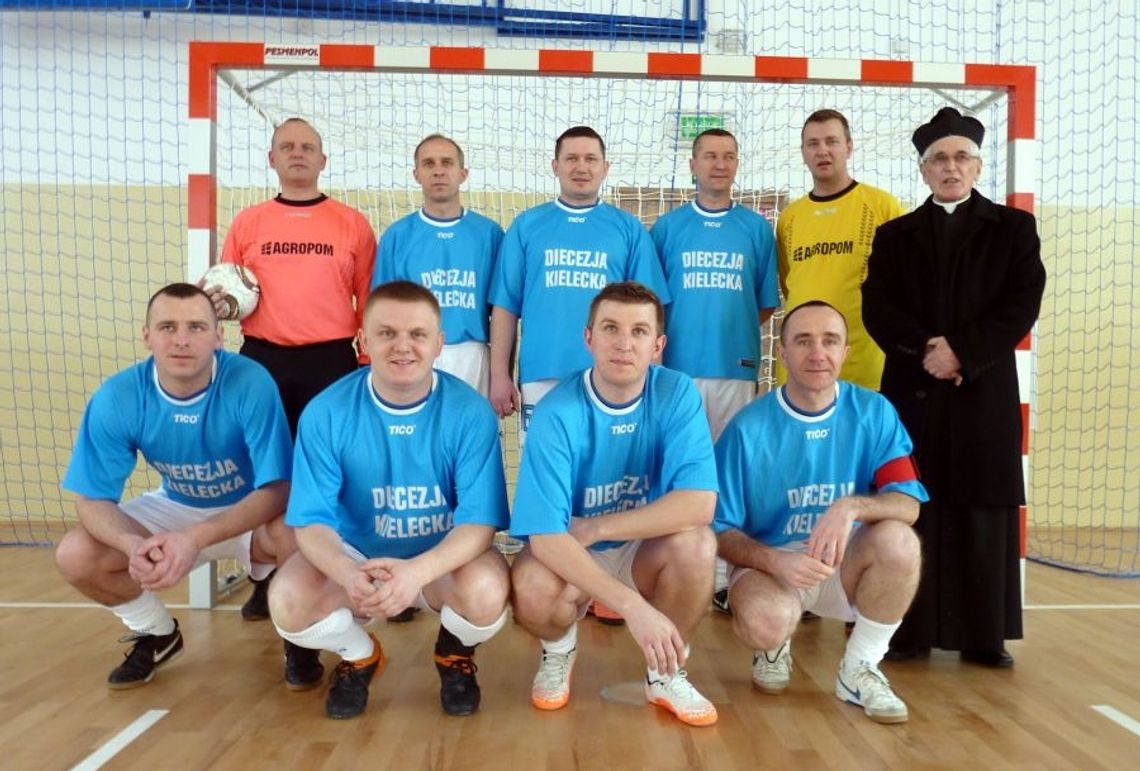 Kieleccy księża najlepszymi piłkarzami