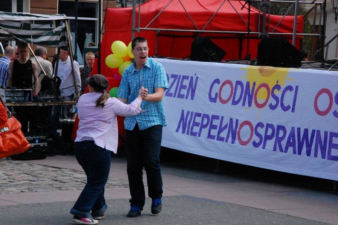 Kiermasze, 5 minut niepełnosprawnych i koncert Puchowskiego Kiermasze, 5 minut niepełnosprawnych i koncert Puchowskiego