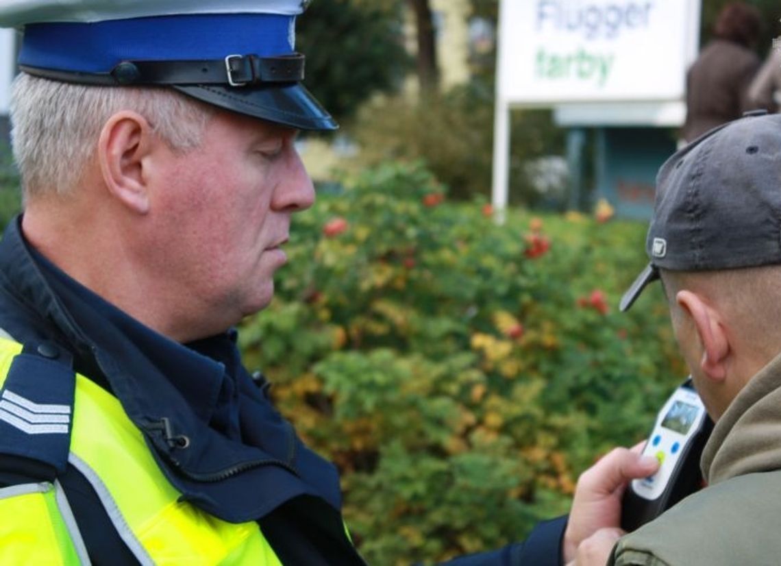 Kierowca drzemał na środku drogi... Miał 3 promile!