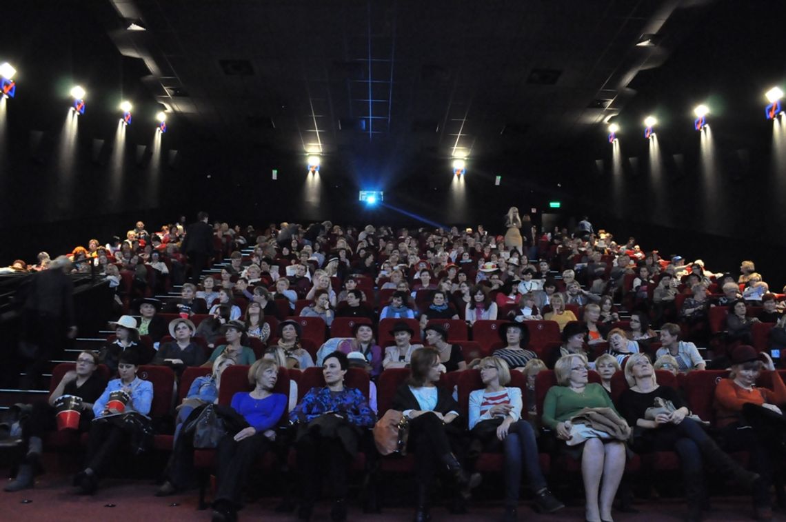 Kino pełne kobiet i… Przemysław Radziszewski Kino pełne kobiet i… Przemysław Radziszewski