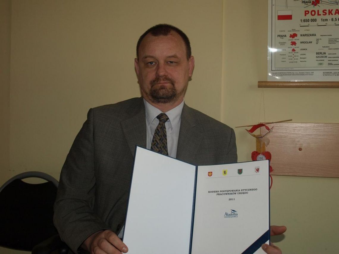 Kodeks etyczny urzędników - lepsze zachowanie, bez dyskryminacji, bez łapówkarstwa... Kodeks etyczny urzędników - lepsze zachowanie, bez dyskryminacji, bez łapówkarstwa...