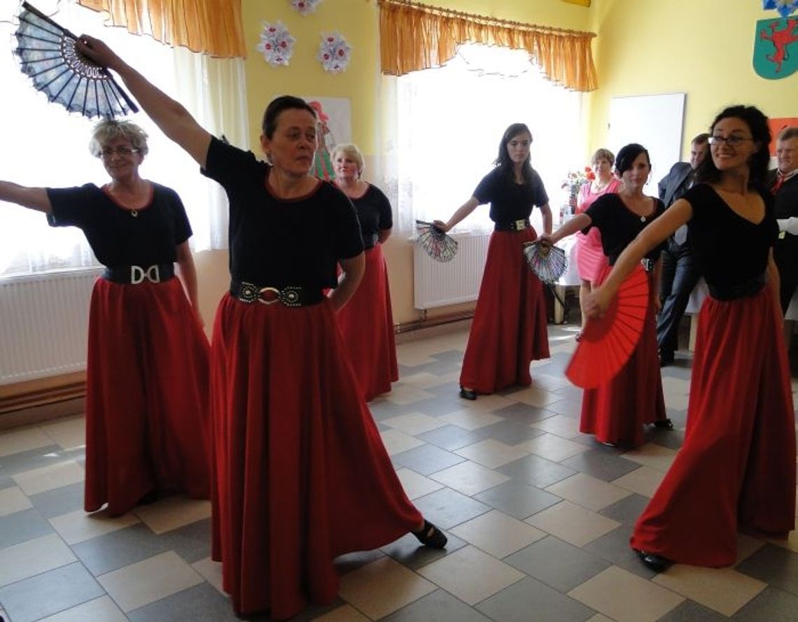 Kogut na kapeluszu i flamenco - V Gminny Turniej KGW w Szczerbięcinie