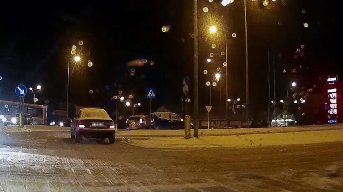 Kolejne zderzenie. Dwa auta spotkały się przy skrzyżowaniu "jedynki" z ul. Gdańską