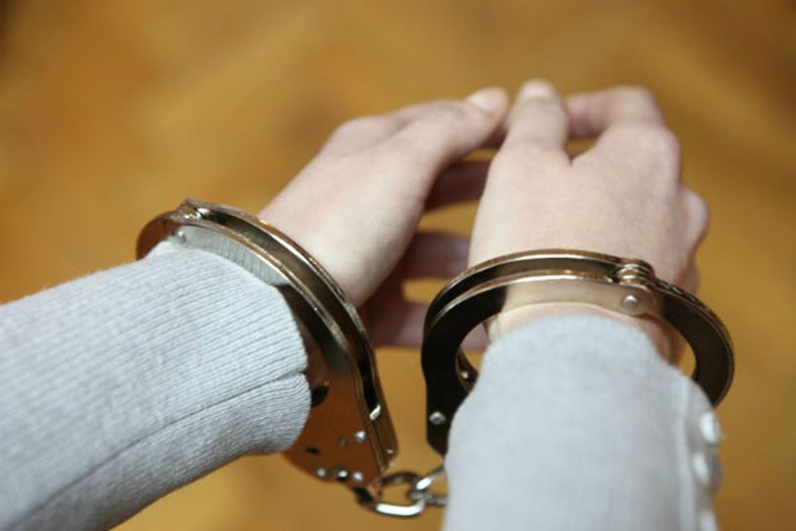 Kolejny włamywacz-amator. Wyważył okno i zabrał zegarek. Za 20 zł