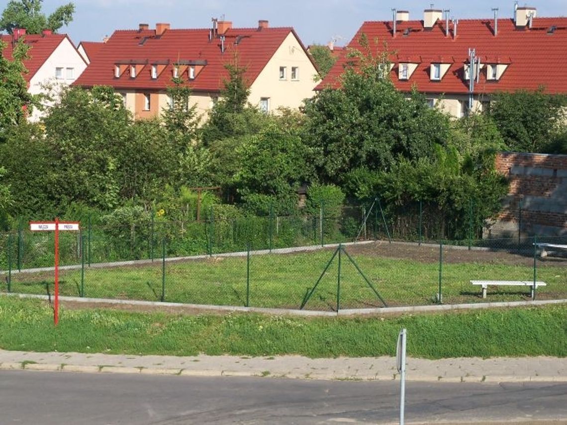 Kolejny wybieg dla psów. A kiedy boisko dla dzieci? Kolejny wybieg dla psów. A kiedy boisko dla dzieci?
