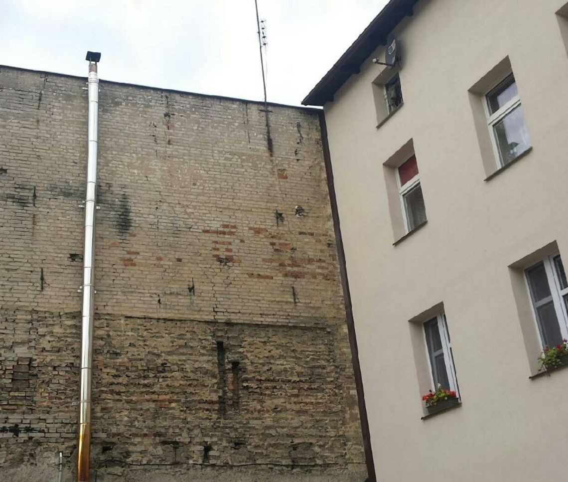 Komin restauracji kopci prosto w okna