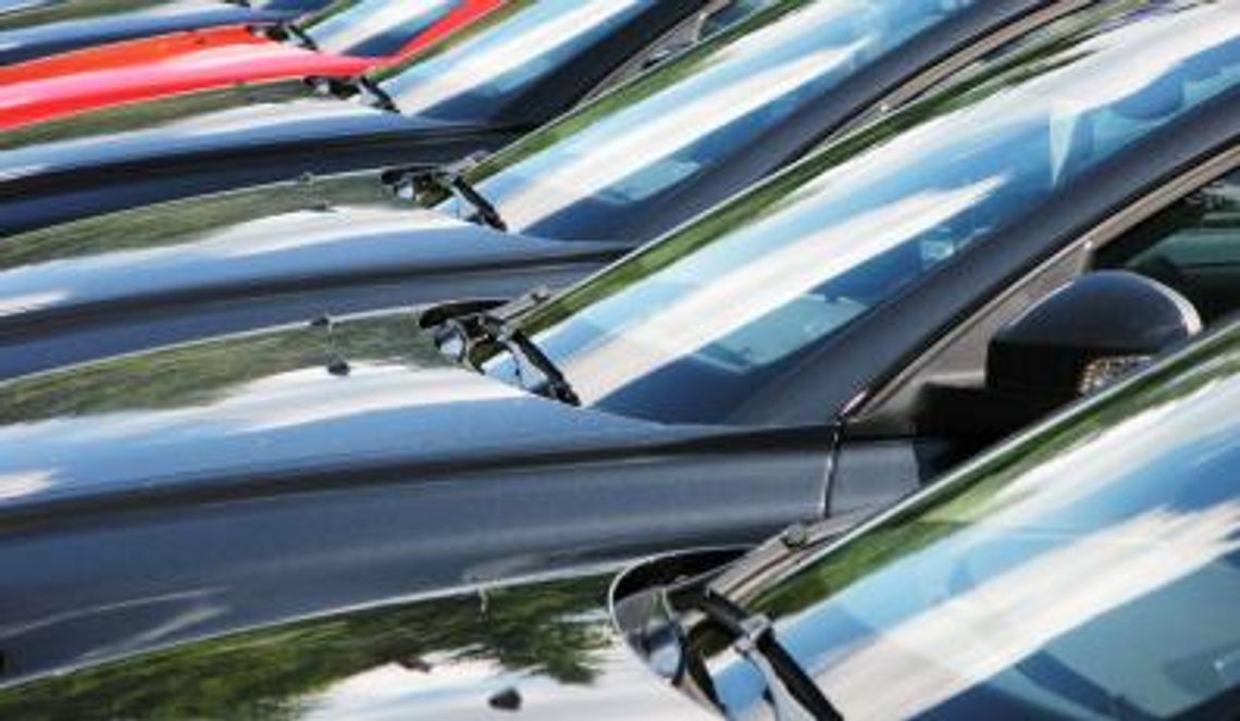 Koniec darmowego parkowania przy targowisku w Pelplinie Koniec darmowego parkowania przy targowisku w Pelplinie