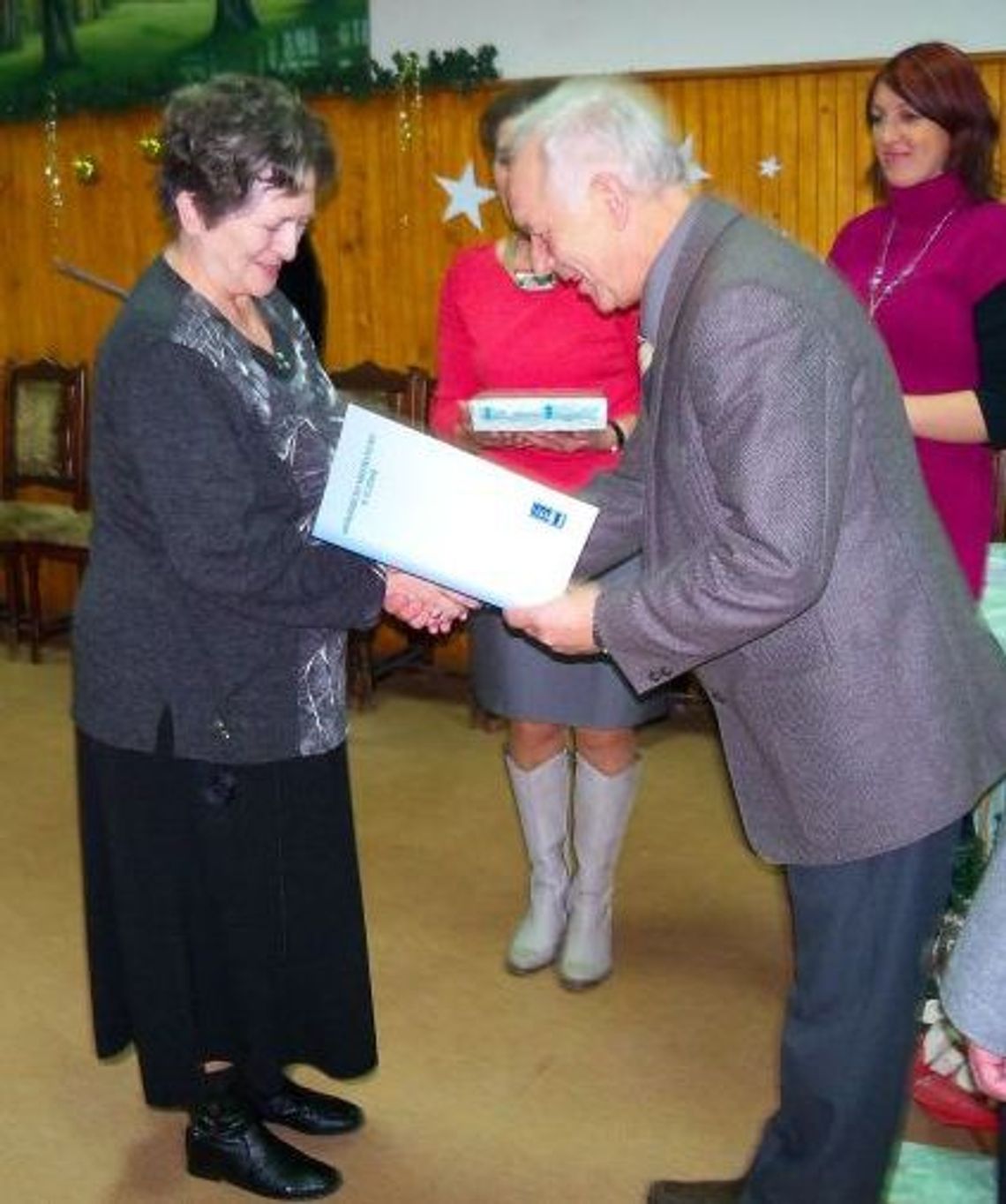 Konkurs na iluminację świąteczną. Ma 81 lat i nadal świeci... przykładem