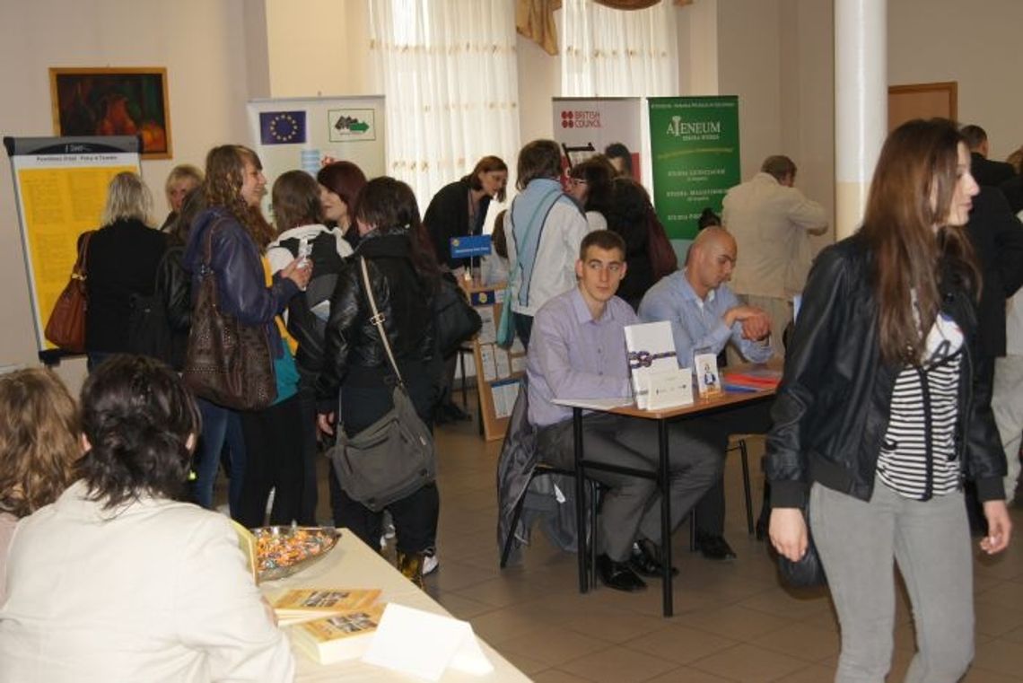 Kursy, szkolenia i oferty - przez targi pracy punktu OHP przewinęło się kilkaset osób Kursy, szkolenia i oferty - przez targi pracy punktu OHP przewinęło się kilkaset osób