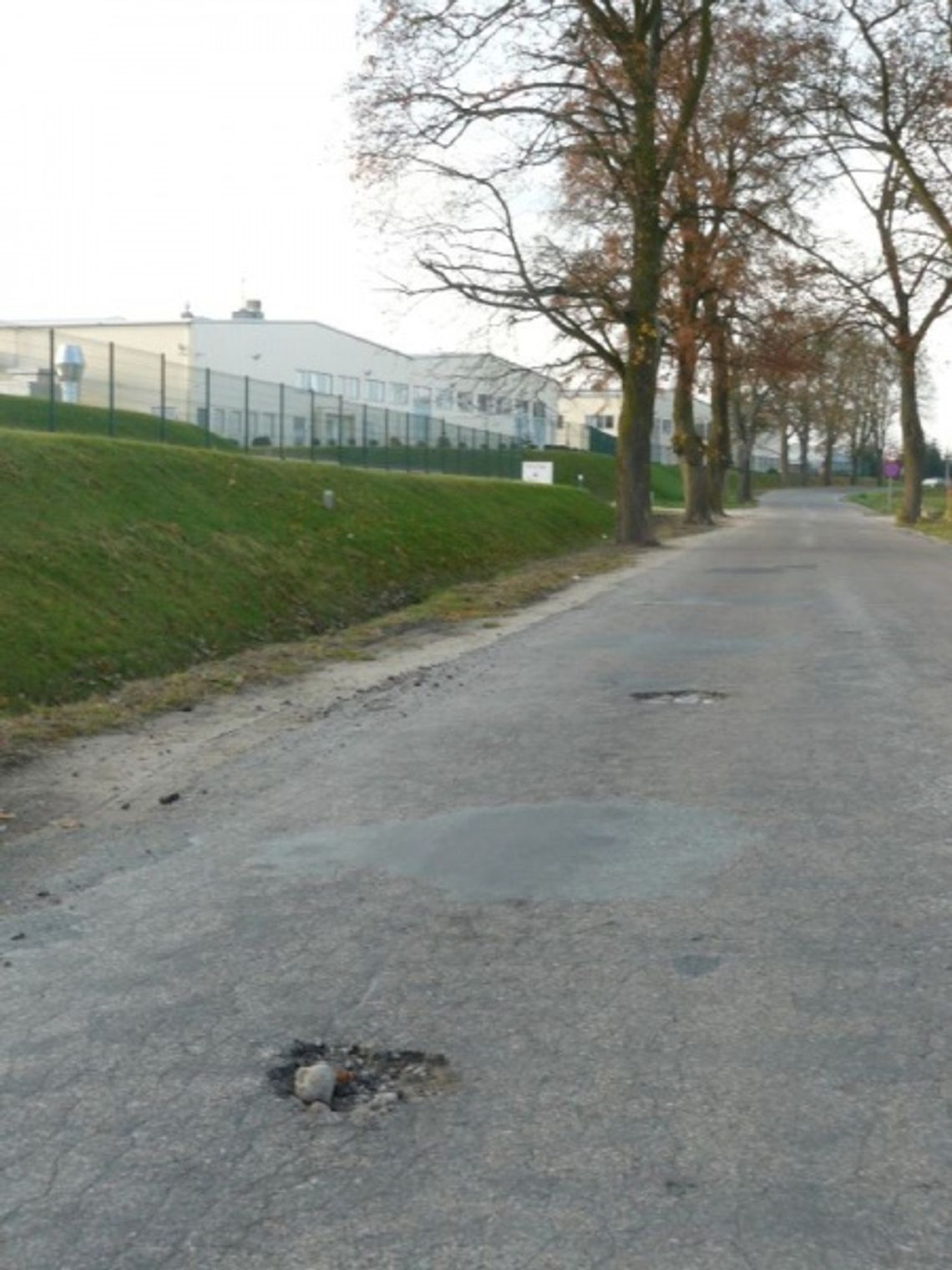 Łaskawa Unia nie zgodzi się, remontu drogi nie będzie... Łaskawa Unia nie zgodzi się, remontu drogi nie będzie...