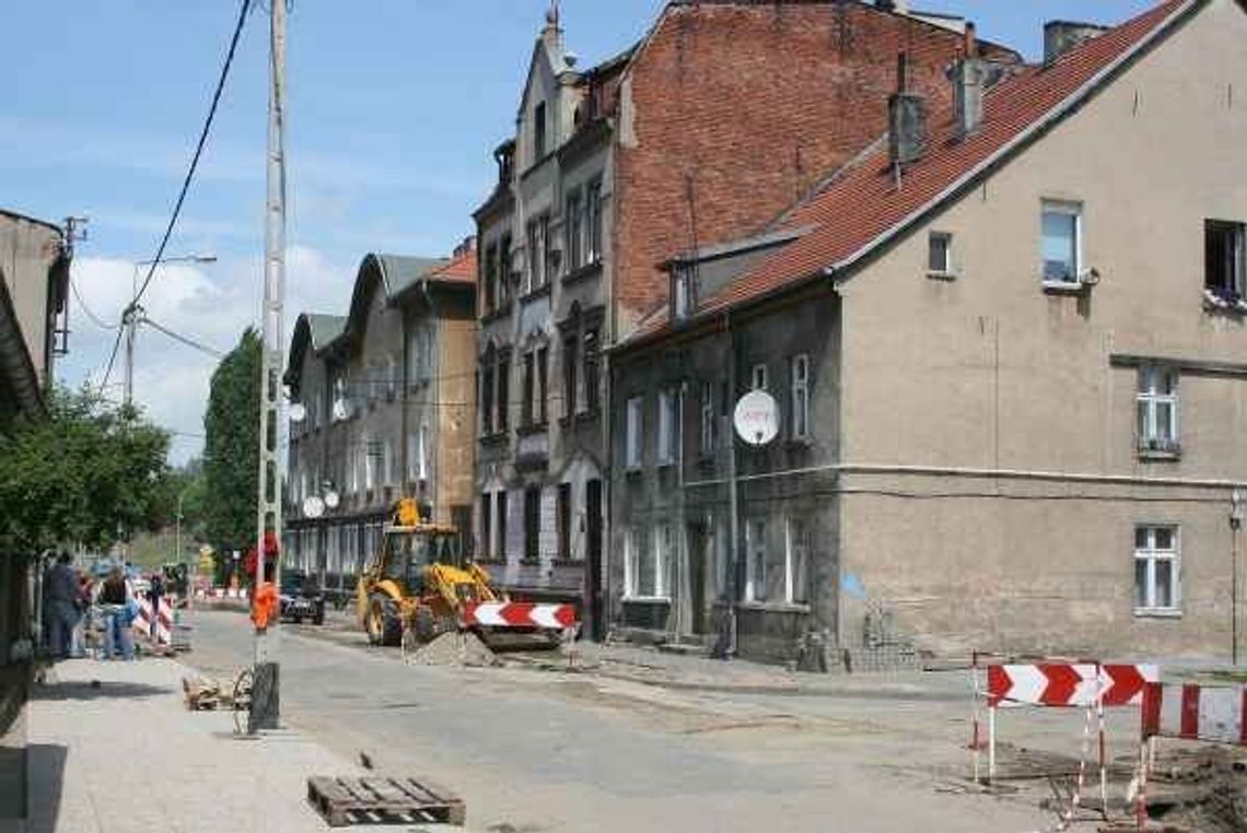 Łatanie dziur i przebudowa drogi Łatanie dziur i przebudowa drogi