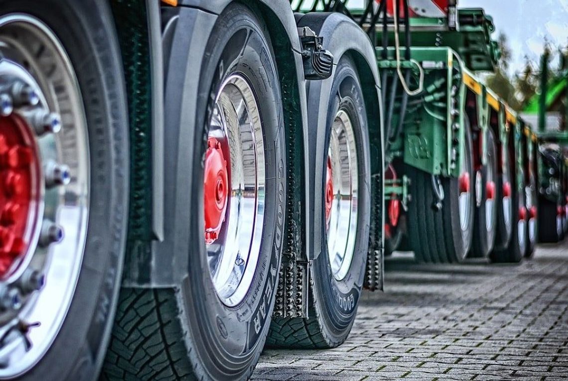 Leasing ciągnika siodłowego – czy można odliczyć podatek VAT