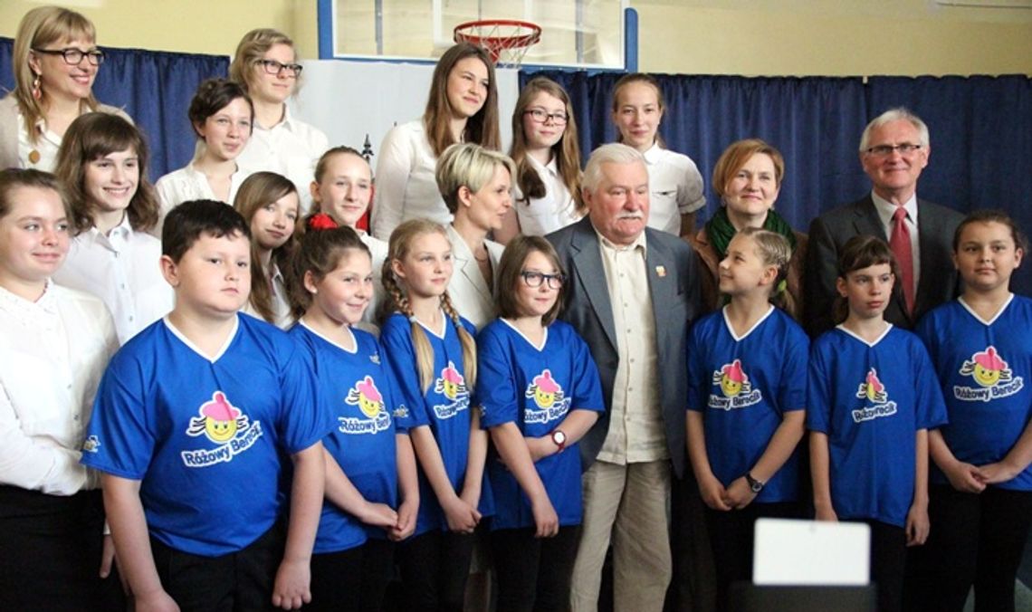 Lech Wałęsa spotkał się z uczniami „Jedenastki” Lech Wałęsa spotkał się z uczniami „Jedenastki”