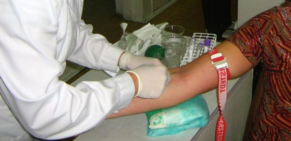 Lekarz pod presją, pacjentka w potrzebie Lekarz pod presją, pacjentka w potrzebie