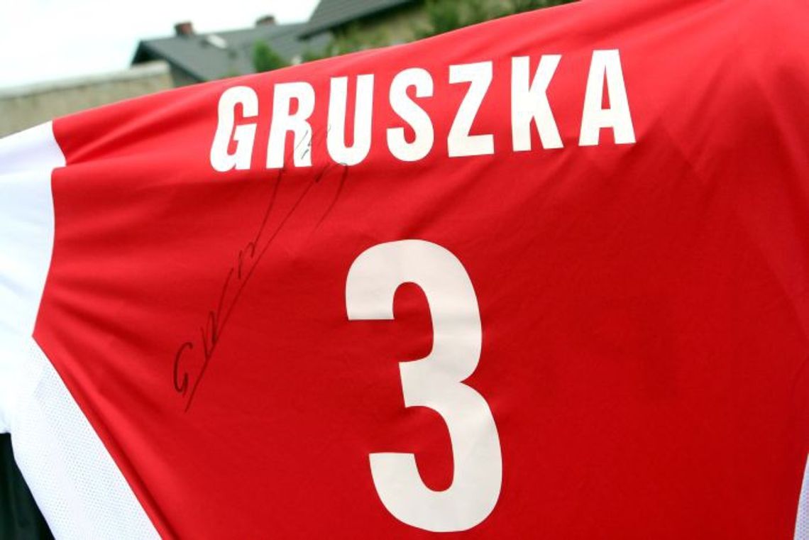 Licytacja koszulki Piotra Gruszki - dla Weroniki Licytacja koszulki Piotra Gruszki - dla Weroniki