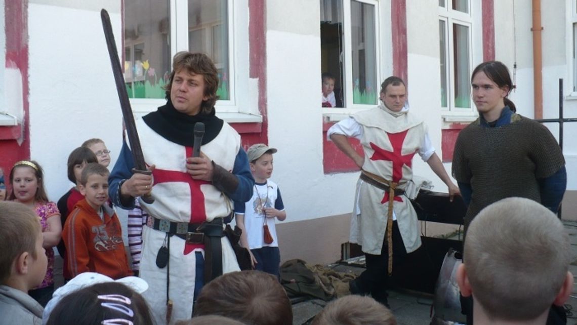 Loteria fantowa i rycerskie pokazy Loteria fantowa i rycerskie pokazy