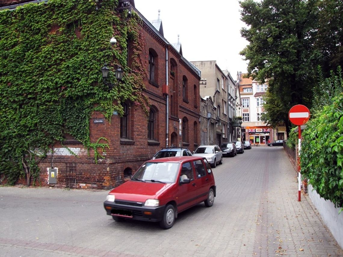 Ludzie uciekają spod kół Ludzie uciekają spod kół