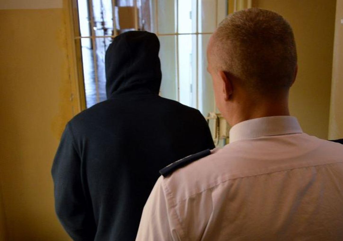 Ma 28 lat. Kradł, groził, zastraszał. W końcu wpadł. Do tego z narkotykami Ma 28 lat. Kradł, groził, zastraszał. W końcu wpadł. Do tego z narkotykami