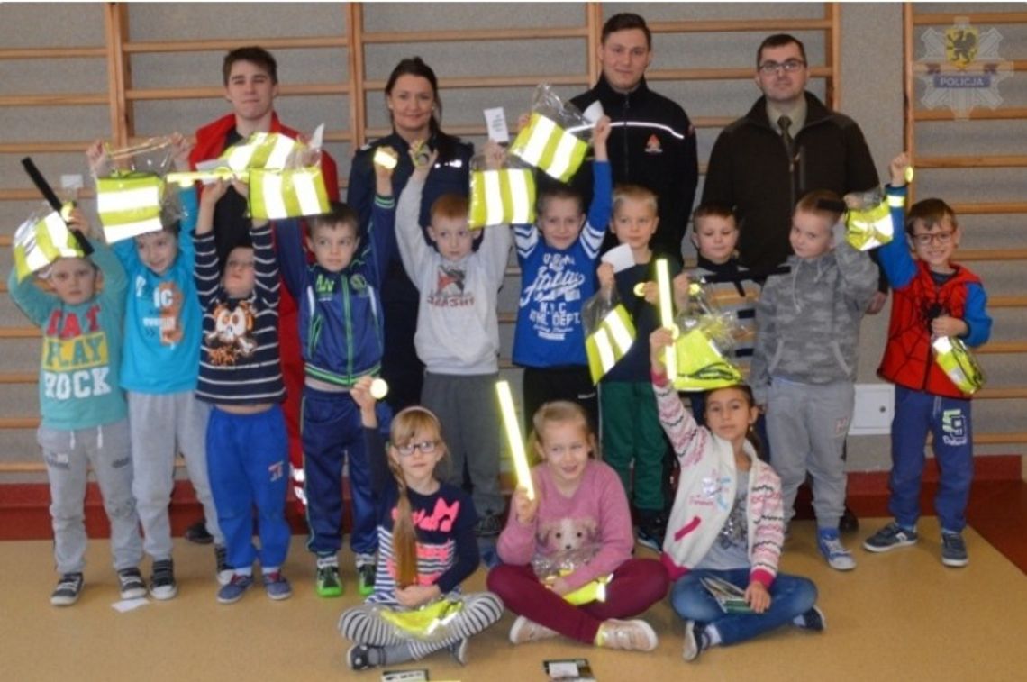 Maluchy ze Swarożyna spotakały się z policjantami