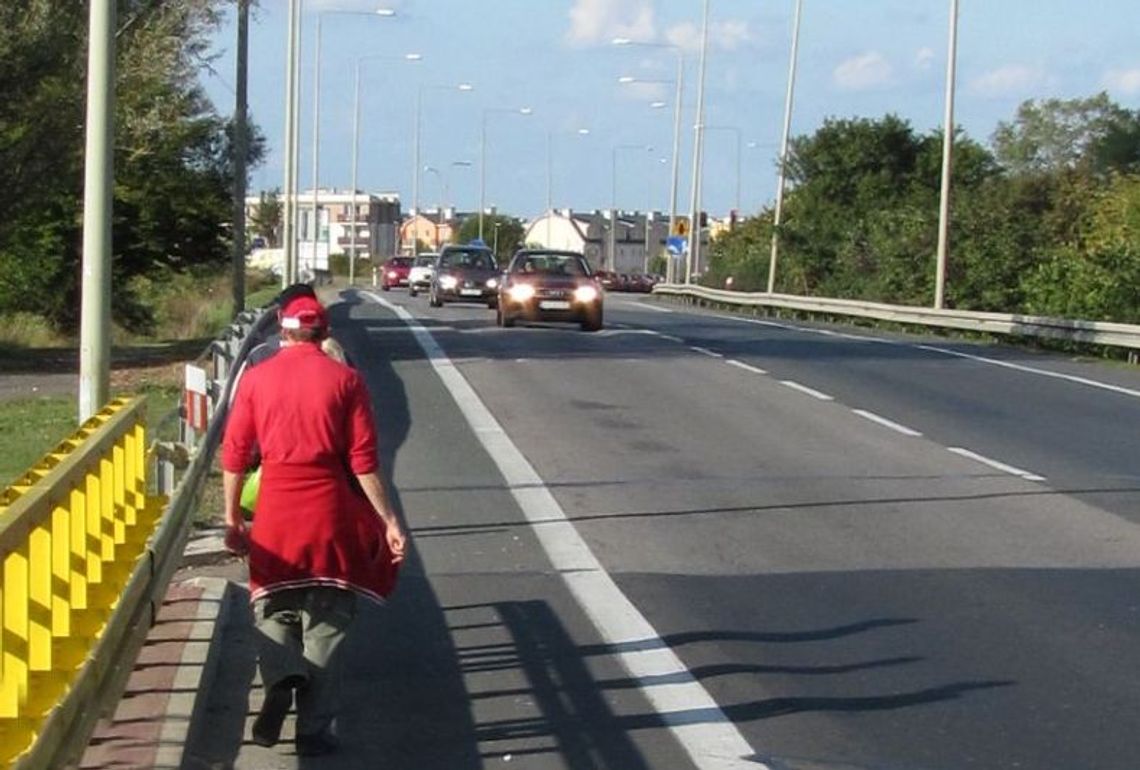 Mandat za... brak chodnika. Nadgorliwość policji? Mandat za... brak chodnika. Nadgorliwość policji?