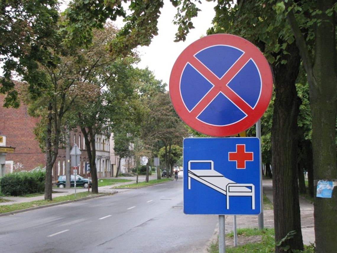 Mandat za nieświadomość? Parkowanie przy płocie szpitala jest zabronione Mandat za nieświadomość? Parkowanie przy płocie szpitala jest zabronione