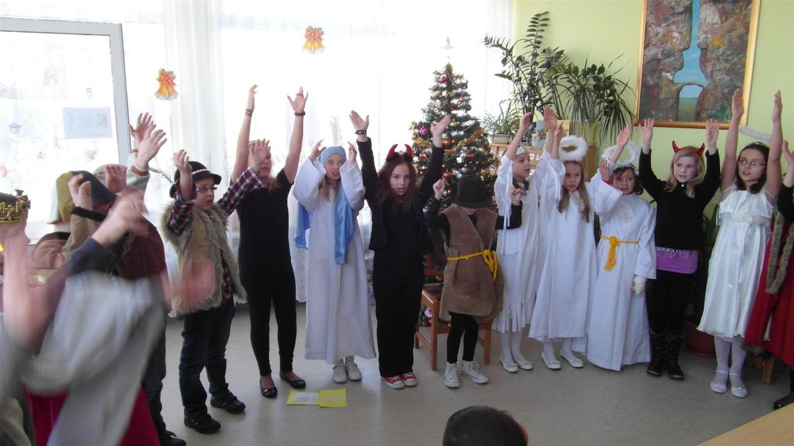 Maryja z Dzieciątkiem i aniołowie w… bibliotece Maryja z Dzieciątkiem i aniołowie w… bibliotece