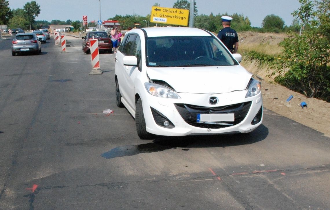 Mazdą najechała na tył opla. 12-latka trafiła do szpitala Mazdą najechała na tył opla. 12-latka trafiła do szpitala
