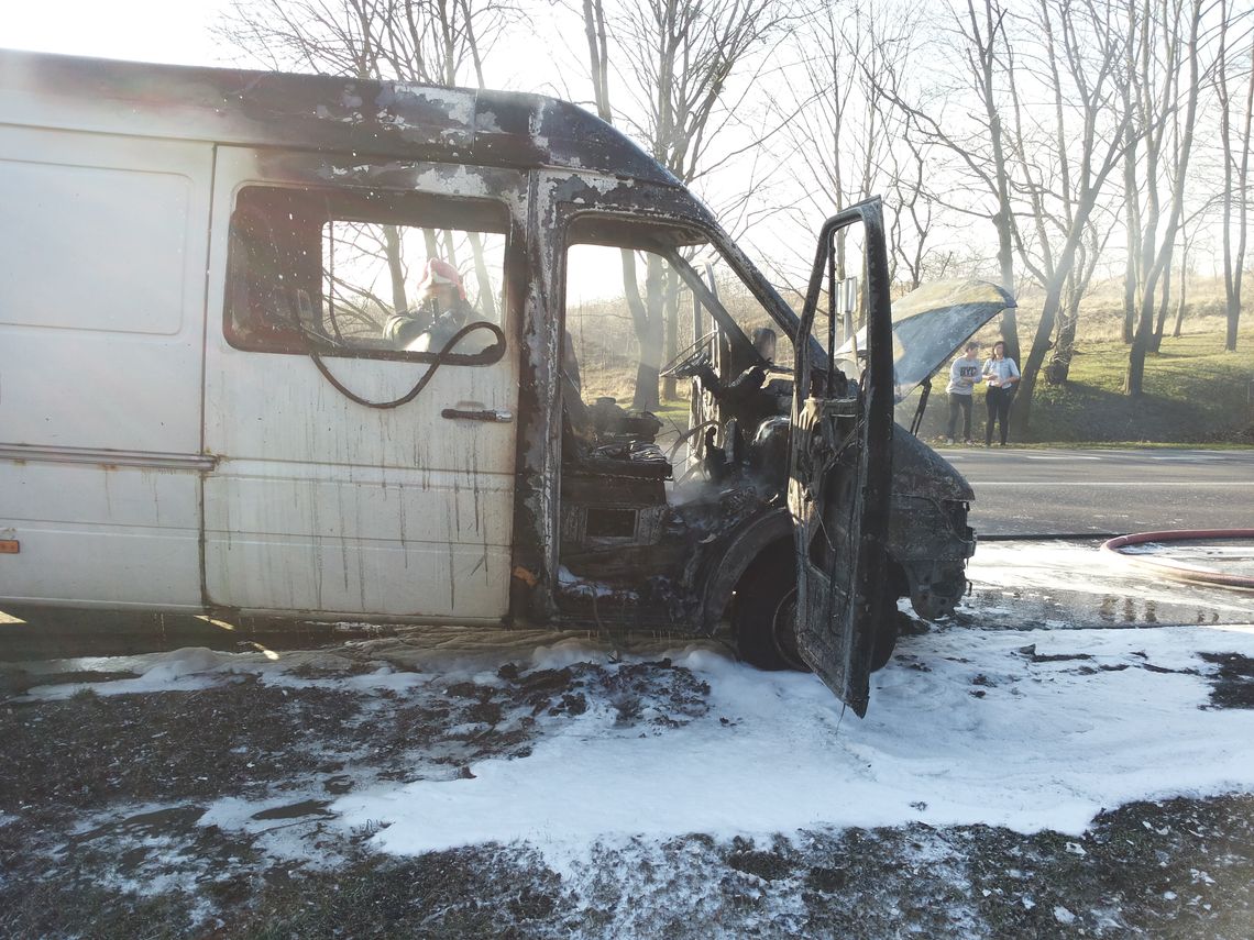 Mercedes Sprinter zapalił się na krajowej "jedynce" Mercedes Sprinter zapalił się na krajowej "jedynce"